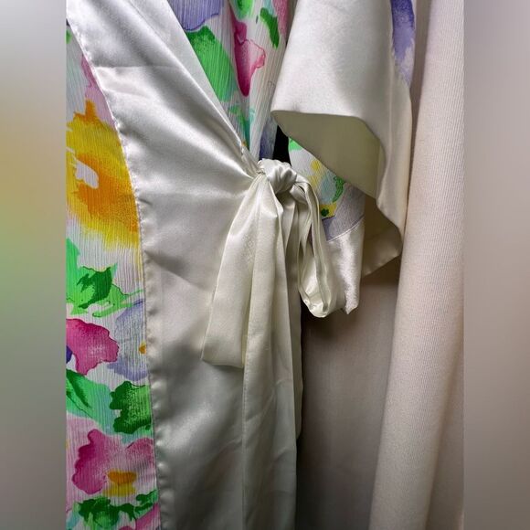 Vintage Victoria’s Secret satin and sheer wrap robe 🌺 excellent condition 🌺 - Picture 2 of 8